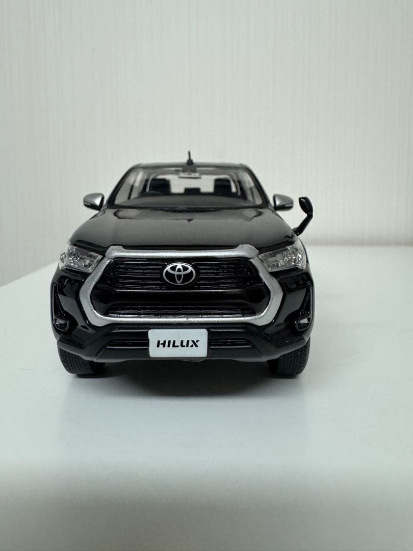 トヨタ　HILUX ハイラックス　カラーサンプル