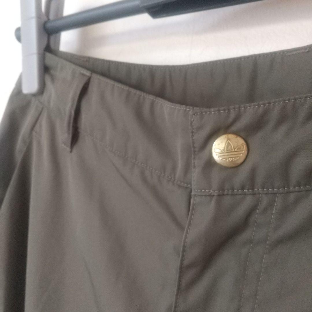アディダスadidasカーゴ パラシュート ワークパンツ カーキ　トラックパンツ