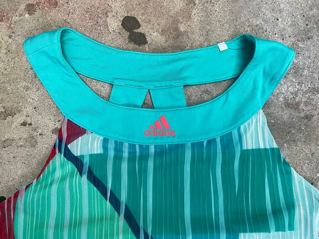 Adidas スポーティーシック セットアップ（プリーツスカート・ノースリーブ）