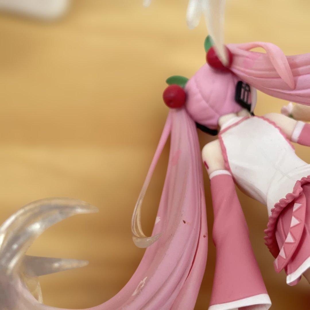 初音ミクフィギュア　肩ズン　缶バッジ