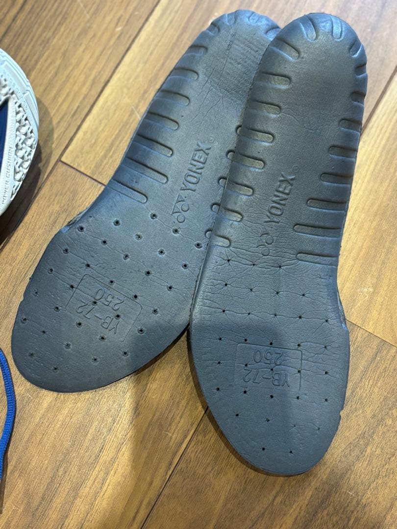 バドミントンシューズ　エアラス　25.0