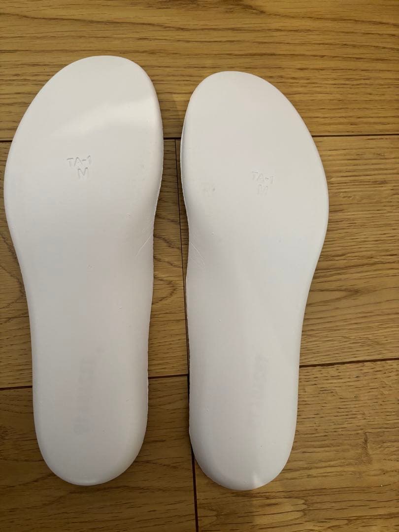 ASICS NOVABLAST4 ランニングシューズ　25.5cm