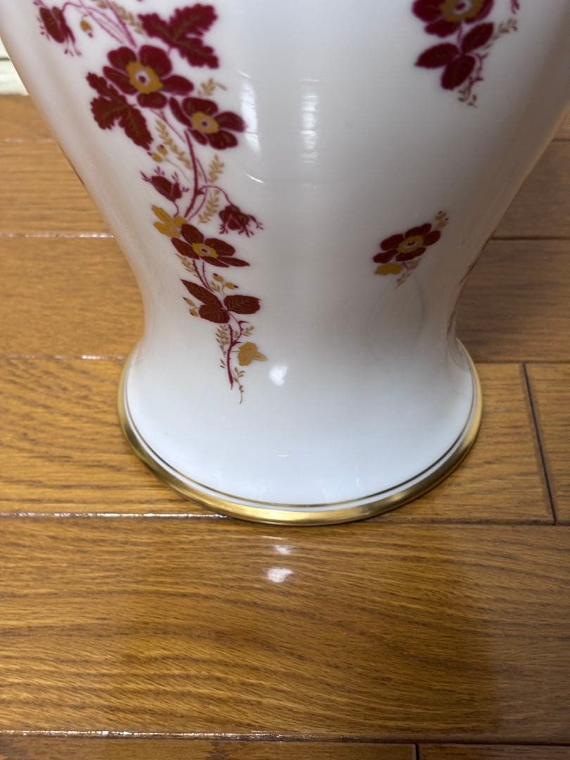 【大倉陶園】【美品】大花瓶　金彩と赤い花　35.5cm