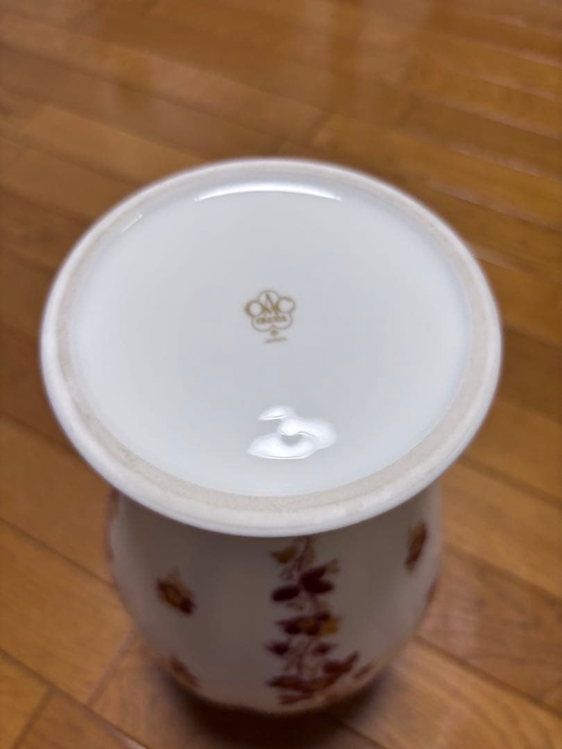 【大倉陶園】【美品】大花瓶　金彩と赤い花　35.5cm
