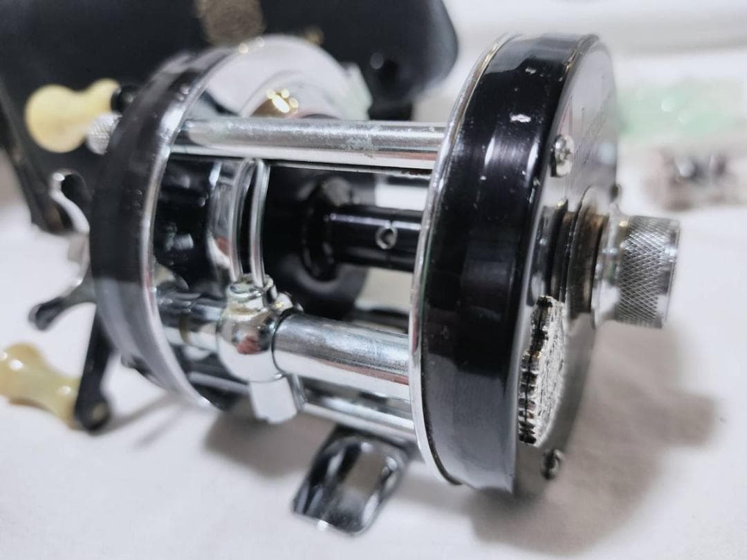 アブガルシア　アンバサダー5000C　ビンテージ　リール 黒　ケース　工具　付