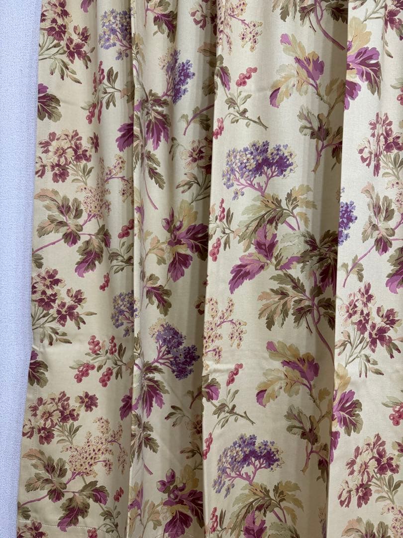 【新品】ローラアシュレイ 英国伝統の雰囲気 花柄カーテン 2枚セット