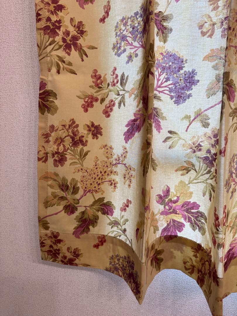 【新品】ローラアシュレイ 英国伝統の雰囲気 花柄カーテン 2枚セット