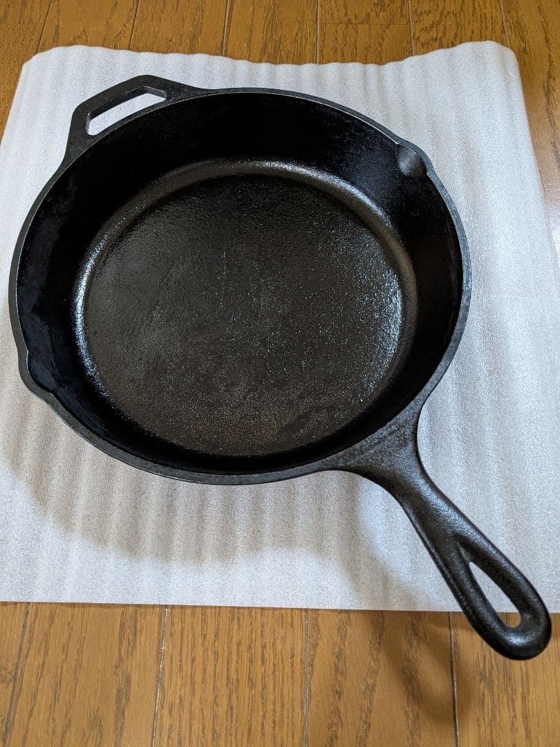 LODGE ダッチオーブン ・スキレット（10 1/4インチ）とグローブのセット