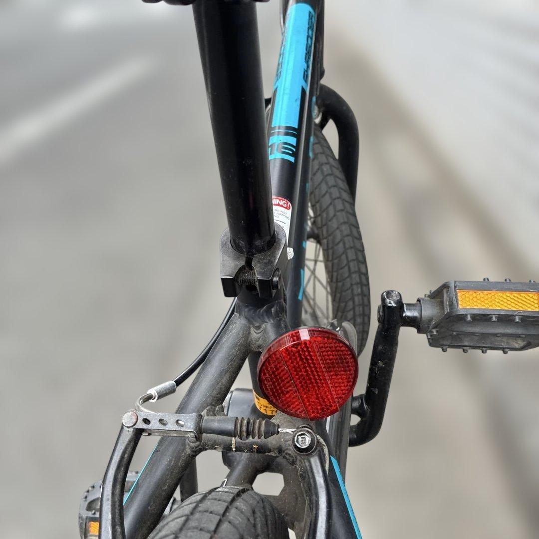 16インチHaro 子供用自転車 シュレッダー ブラック/ブルー