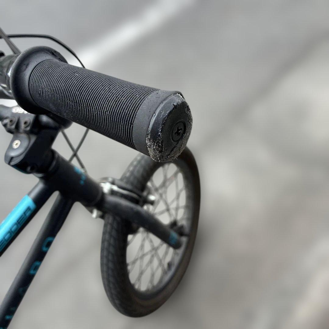 16インチHaro 子供用自転車 シュレッダー ブラック/ブルー