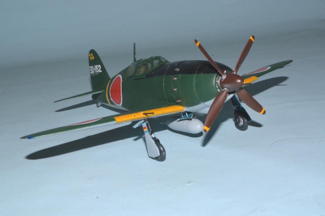 [完成品］1/48　日本海軍局地戦闘機『雷電』21型　第302海軍航空隊