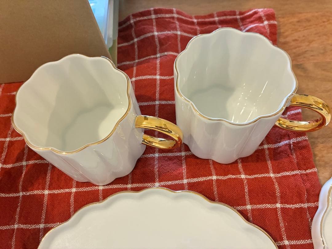 ティーポットとカップ2個の食器セット