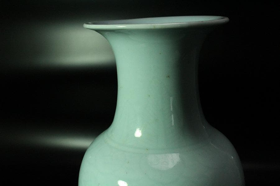 中国美術 青釉 刻模様 瓶 高35cm(K-YC602)