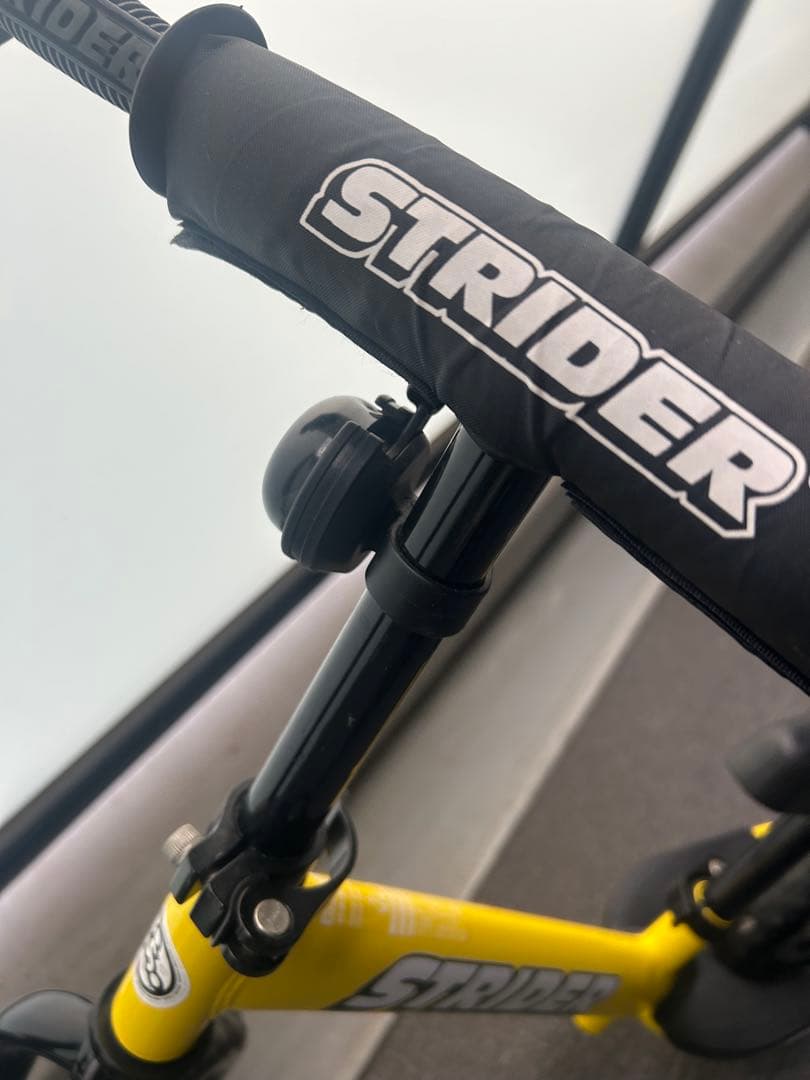 ストライダー＋スタンド＋ヘルメット３点セット