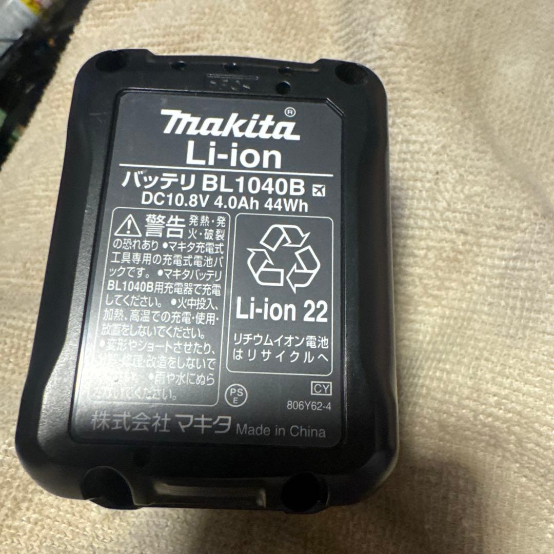 メ*ん様 マキタ　充電式ライト　ML103➕BL1040B