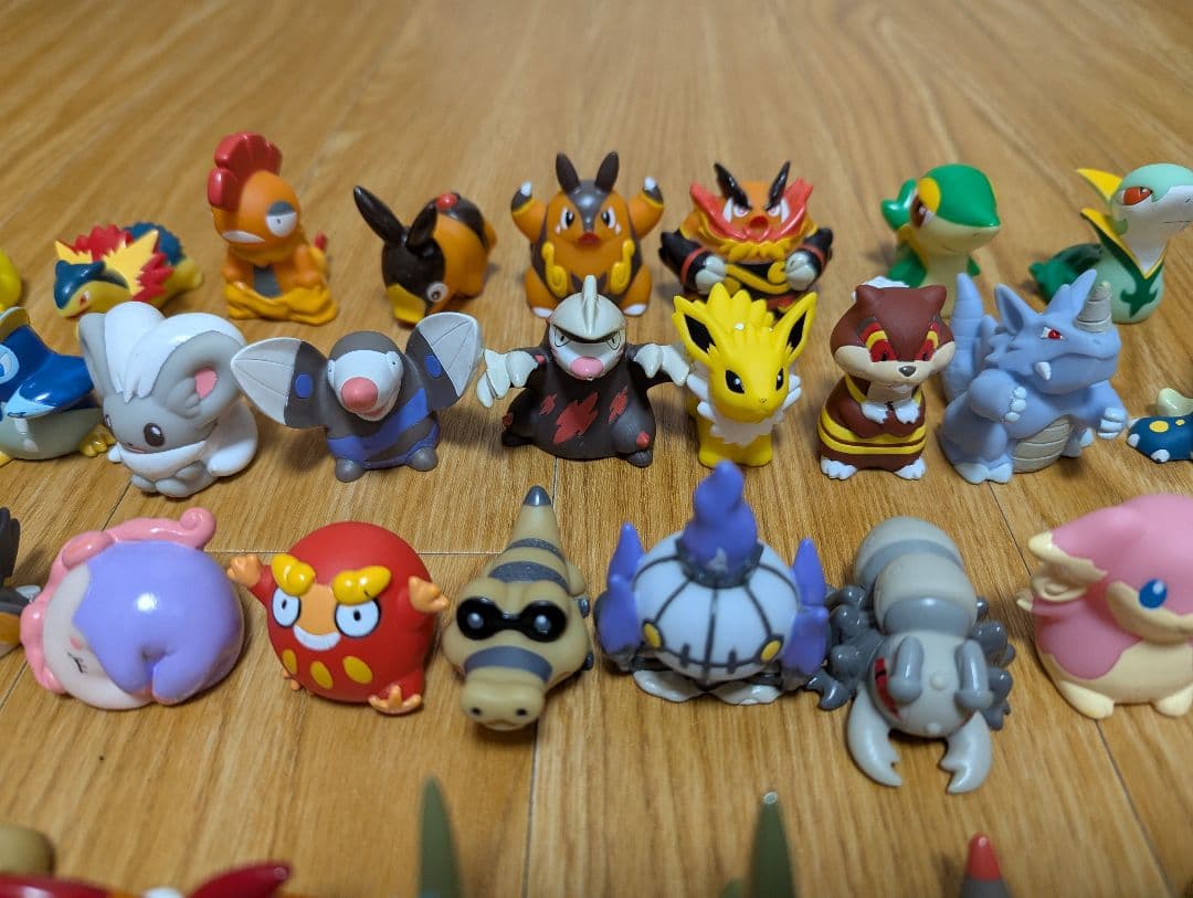 ポケモン　ソフビ　86体まとめ売り（ブラック・ホワイト多）