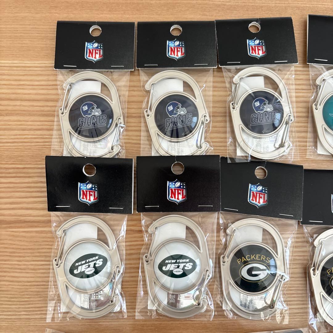 30個　アメリカンフットボール　NFL カラビナ　ピンバッジ　定価52,800円