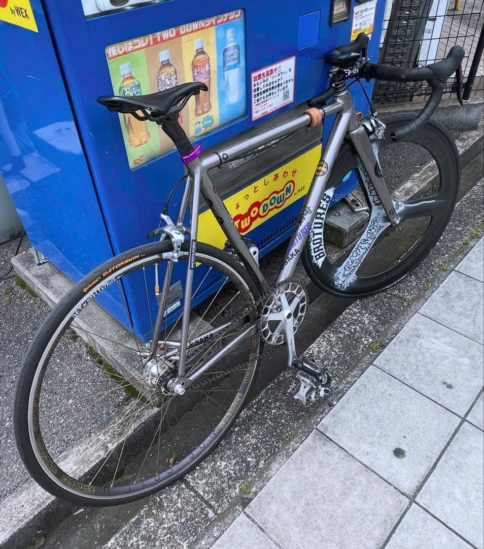 BROTOURES T3 片面グラフィティデザイン仕様　カーボンバトンホイール