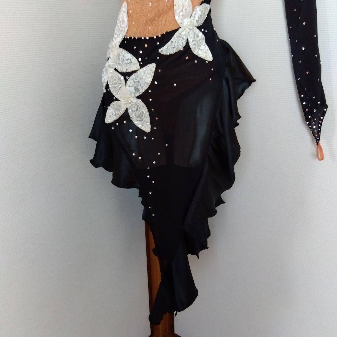 社交ダンス衣装 花の装飾付き