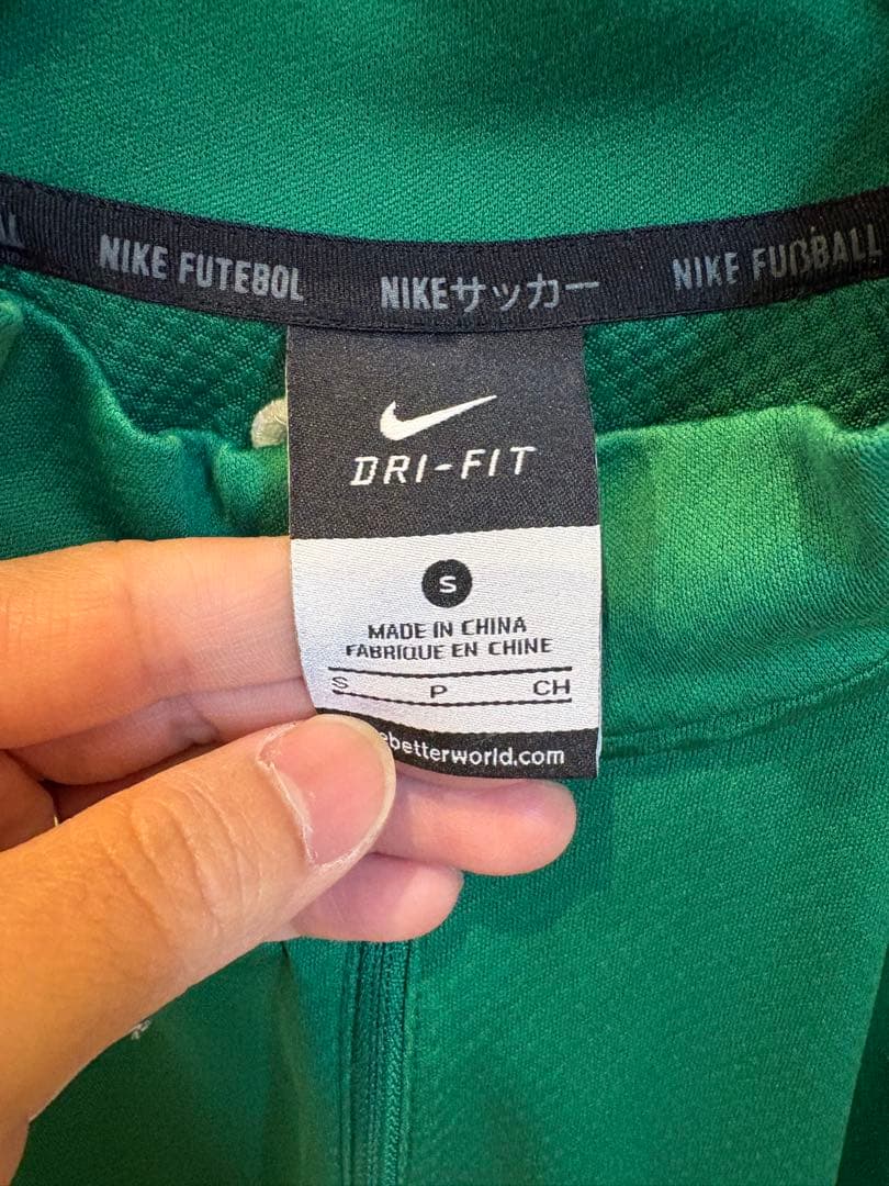 Nike 緑色 長袖ジャケット