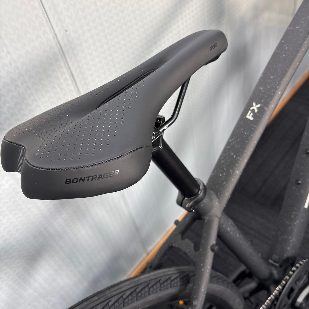 TREK クロスバイク マットブラック FX2新車。