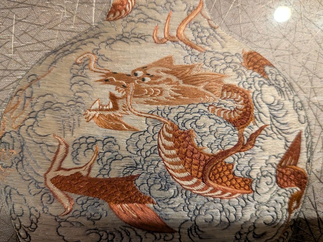 中国工芸品、高級刺繍絵壁掛け、中国刺繍龍の壺画額入りA3、希少品、