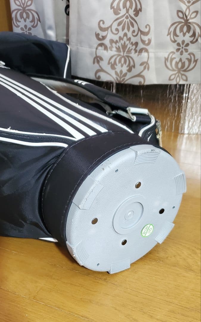 アディダス 　ゴルフバッグ 　黒x白　 軽量　adidasスポーツ用品　オシャレ