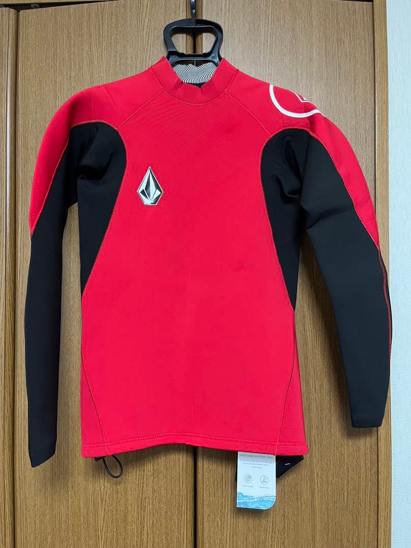 ケイティ　VOLCOM ボルコム 2mm UPF50 タッパー
