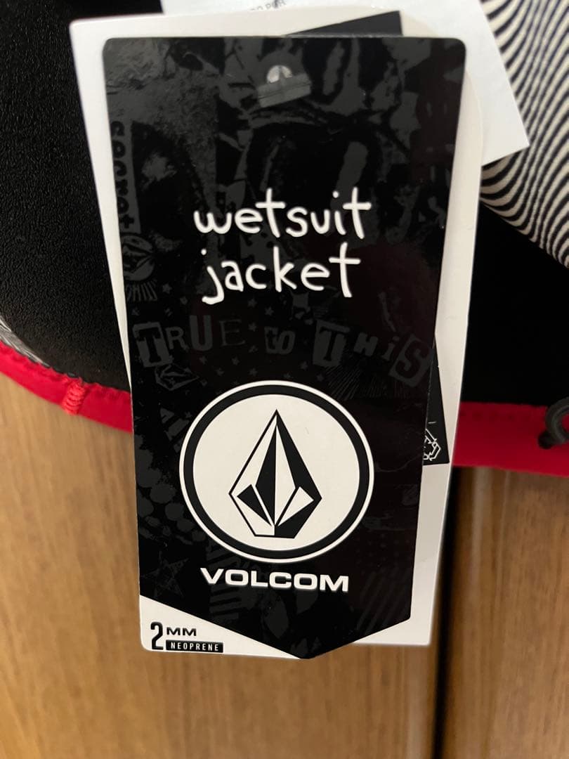 ケイティ　VOLCOM ボルコム 2mm UPF50 タッパー