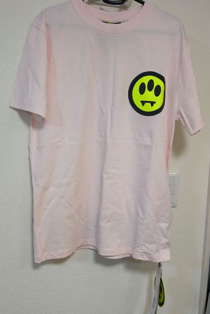 BARROWのロゴが入ったピンクのTシャツ！男女兼用、サイズはSサイズ。