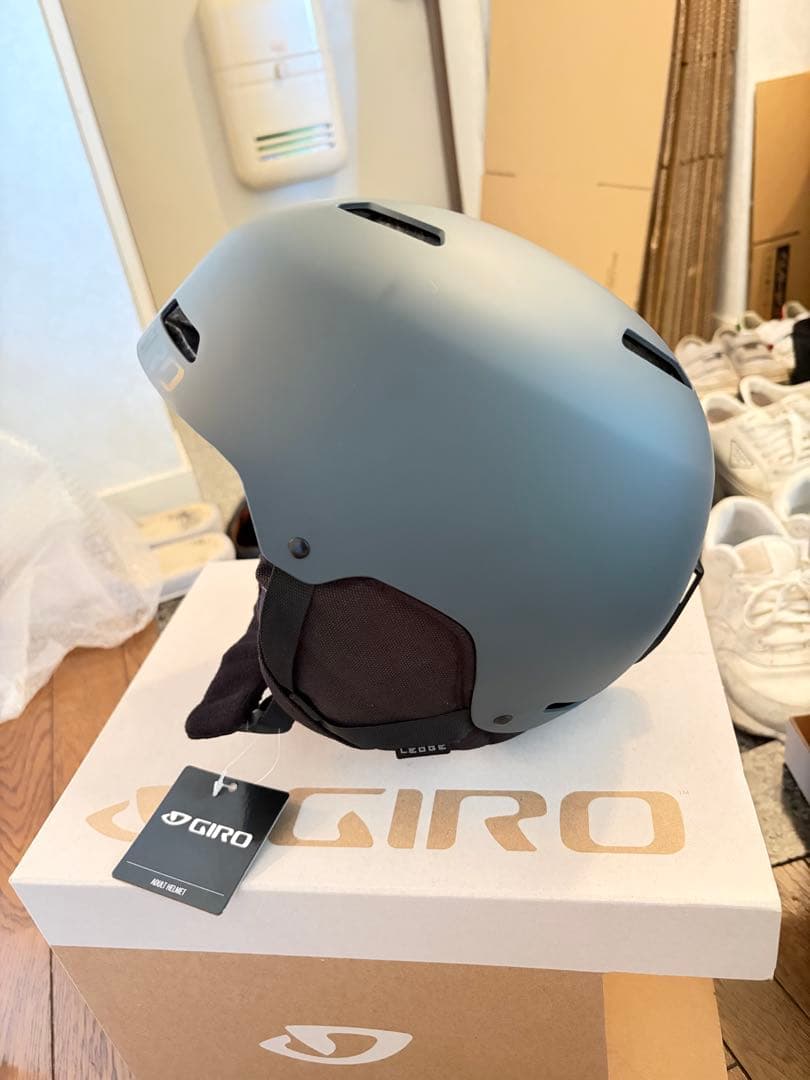 GIRO スキー スノーボードヘルメット グレー　M(55.5-59cm） 新品