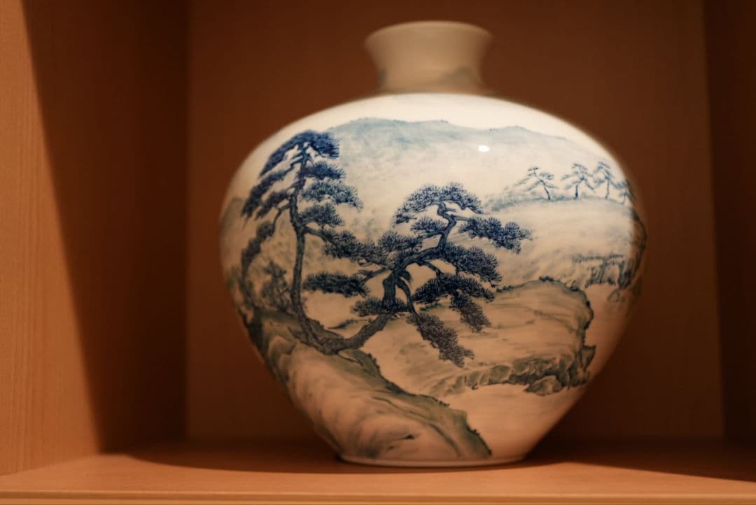 藤井錦彩　有田焼　花瓶　美術　アート　工芸　ろくろ　伝統工芸　錦彩　山水　染付