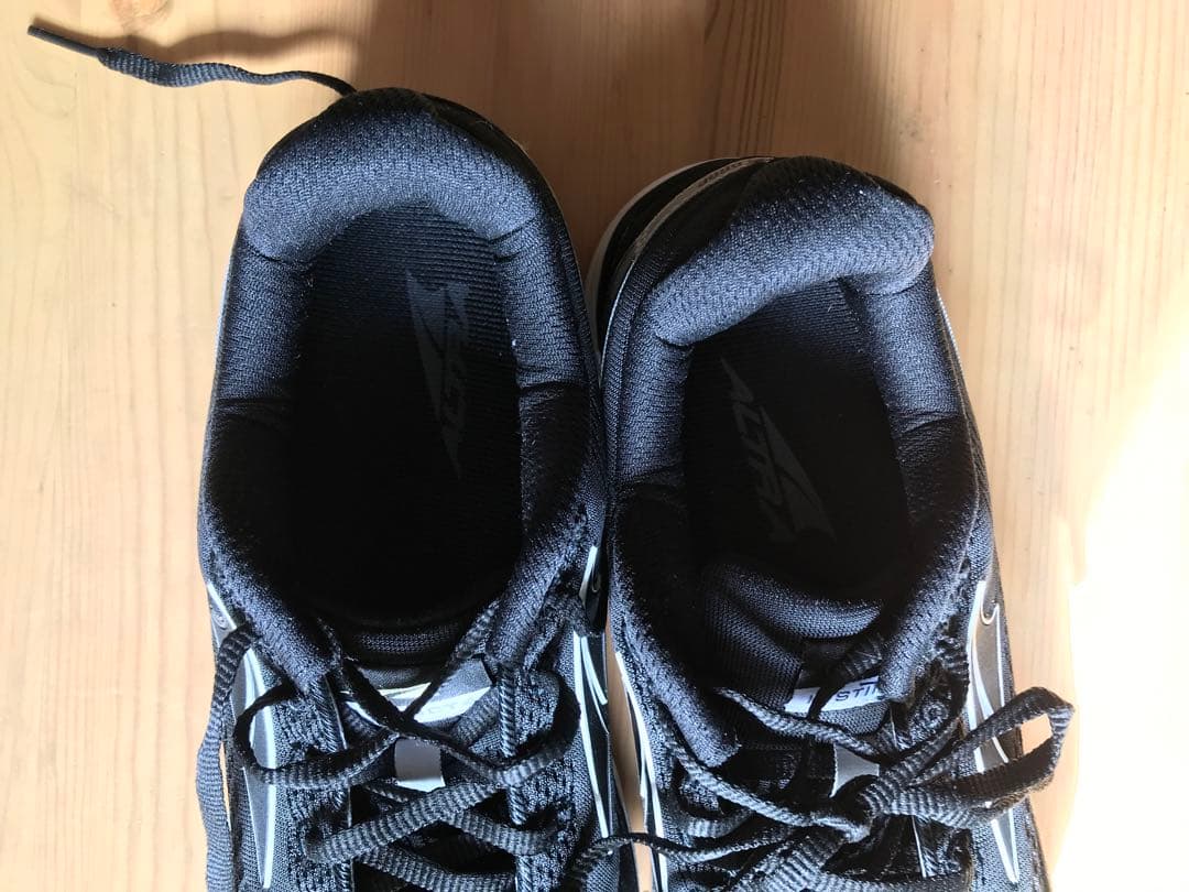 未使用　良品　altra instinct 4 メンズ25.0cm us7