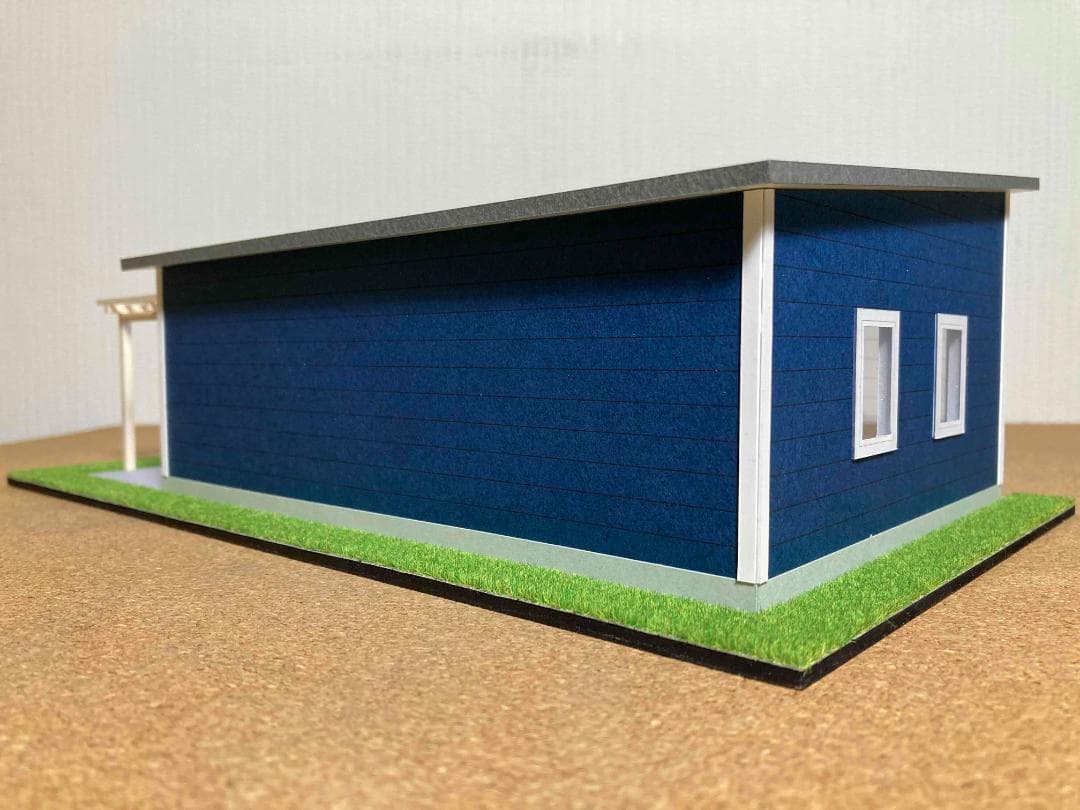 ミニカー用ジオラマ：1/43 木造パーゴラ付ガレージ（ダークブルー）ミラー貼り