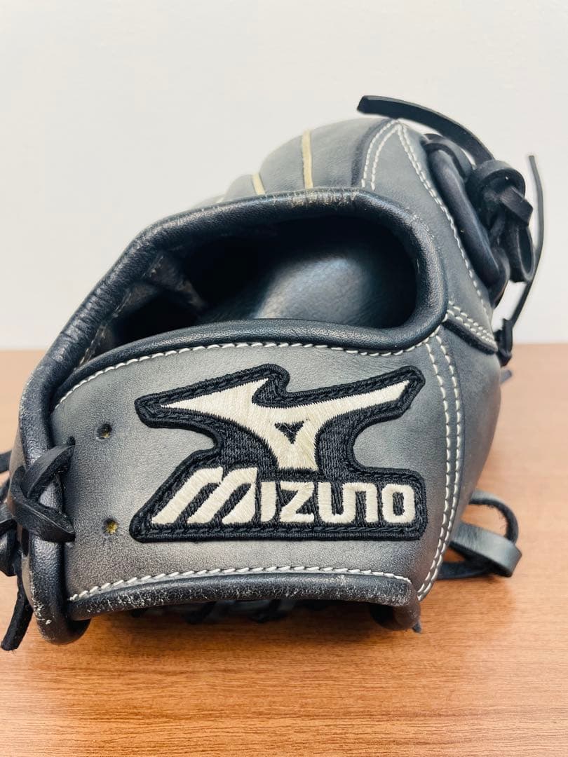 【MIZUNO】ミズノ✨野球グローブ⚾️軟式用　黒　白