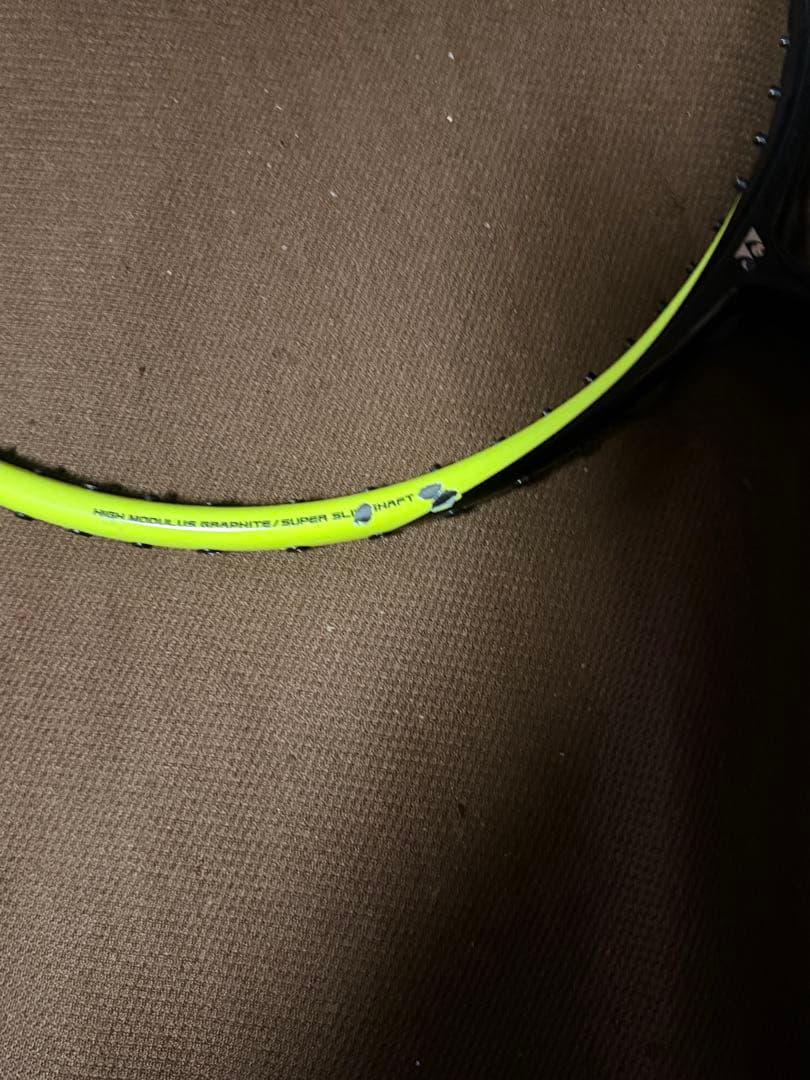 バドミントンラケット 青と黄のグラデーション