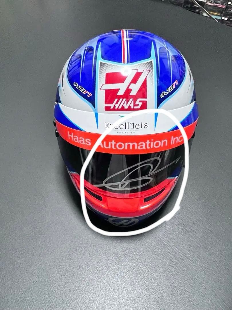HAAS F1 ロマングロージャン 1/2ヘルメット　オートグラフ入り。