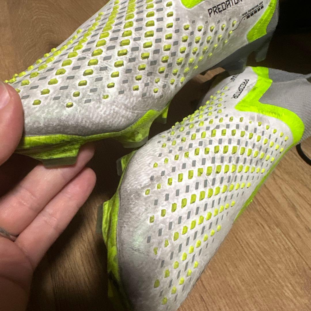 Adidas プレデター アキュラシー+ AG 27.5