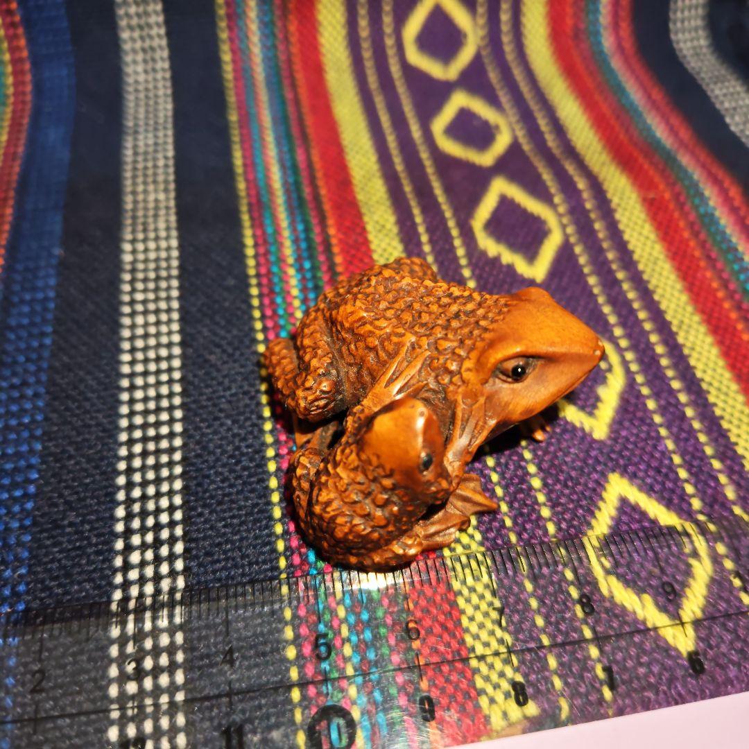 時代提物 木彫根付 在銘【親子蛙】高さ約2.4cm 重さ11ｇ☆名工永正☆緻密彫