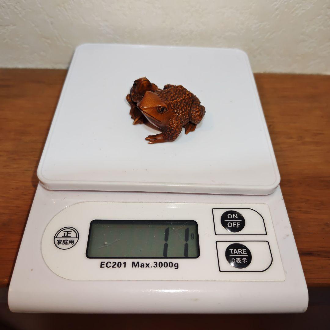 時代提物 木彫根付 在銘【親子蛙】高さ約2.4cm 重さ11ｇ☆名工永正☆緻密彫