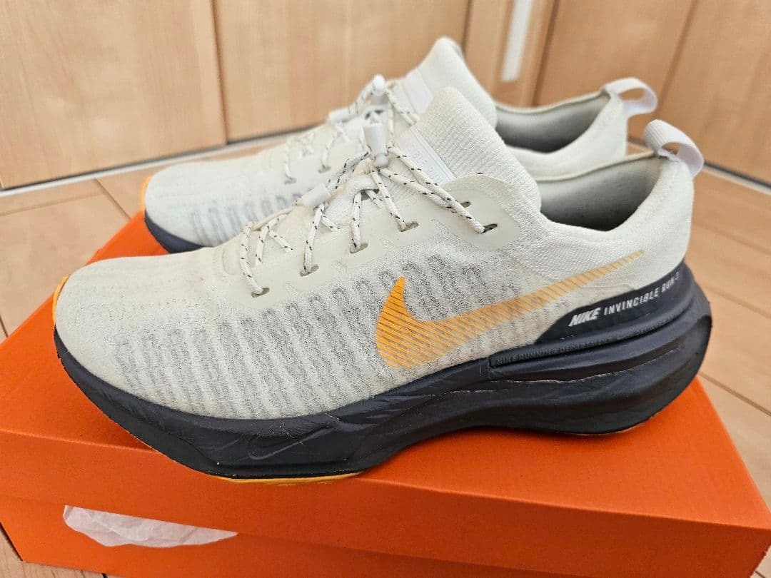 美品　ZOOMX インヴィンシブルラン3　イージーオン　27.5