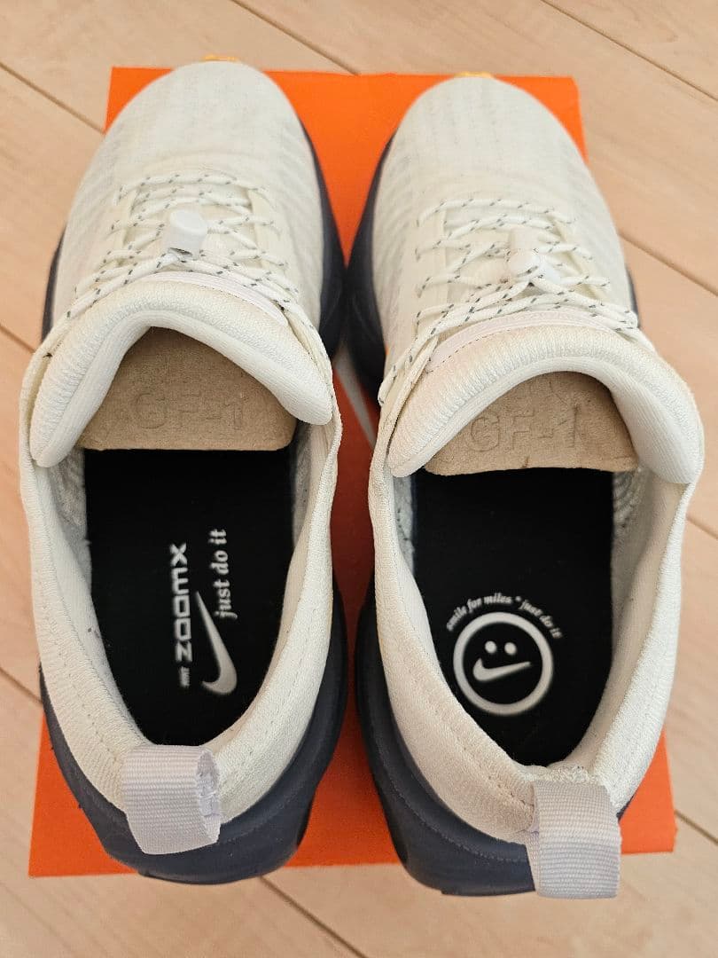 美品　ZOOMX インヴィンシブルラン3　イージーオン　27.5