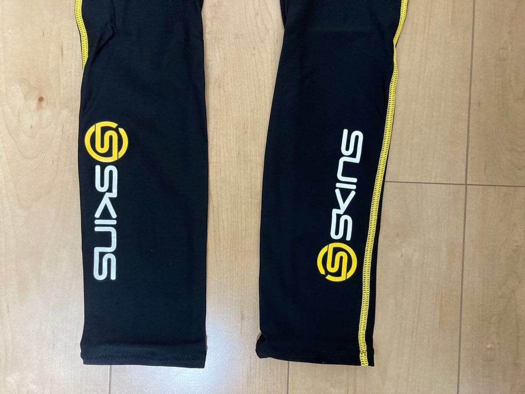 スキンズ A200 ロングシャツ ロングタイツ 上下セット Mサイズ 超美品