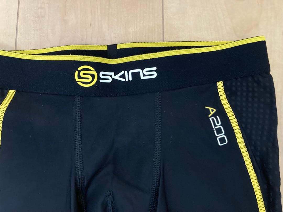スキンズ A200 ロングシャツ ロングタイツ 上下セット Mサイズ 超美品