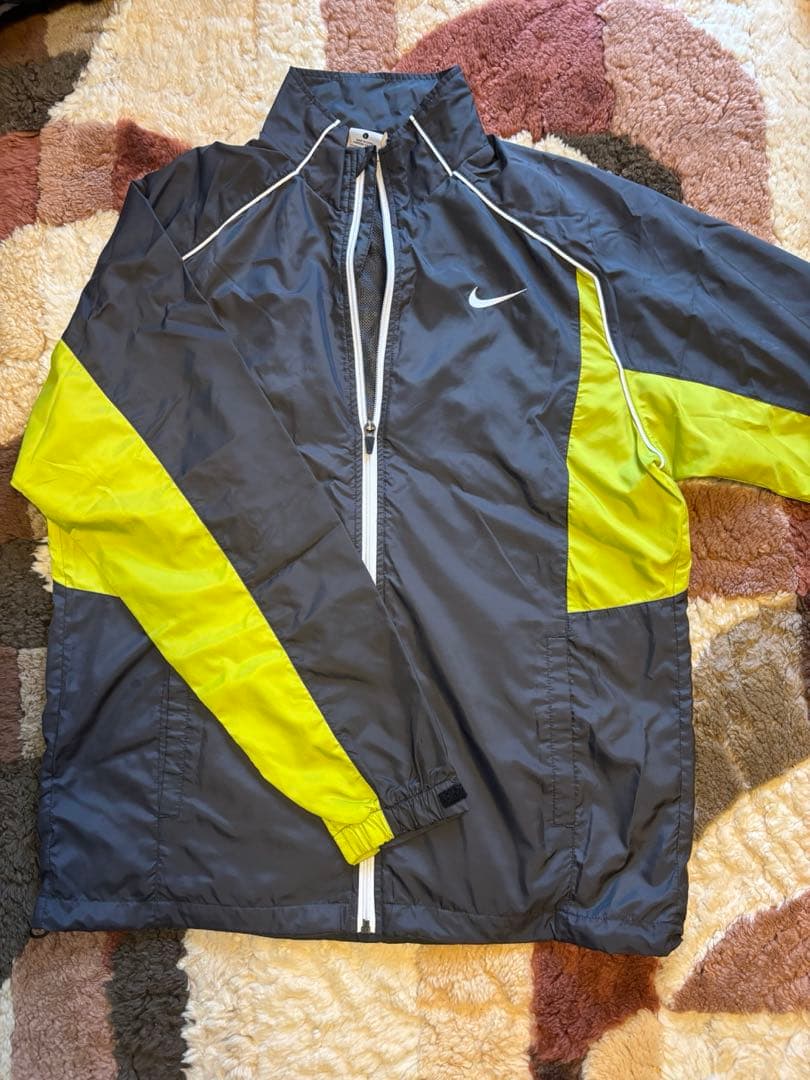 Nike ナイロンジャケットとパンツセット Lサイズ グレー/イエロー