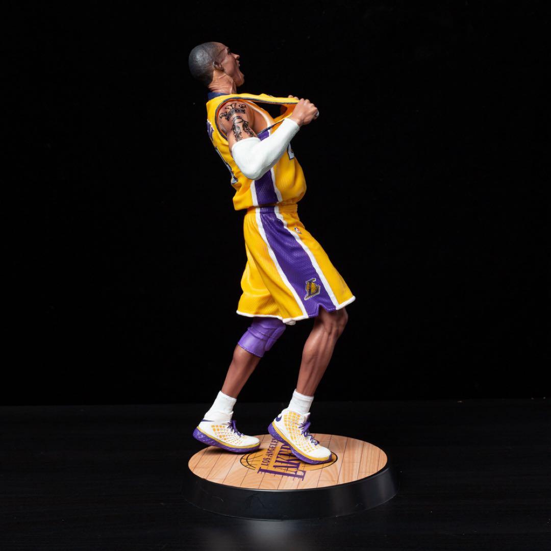 NBA レイカーズ コービー・ブライアント 24番 勝利叫び 1/6 スケール