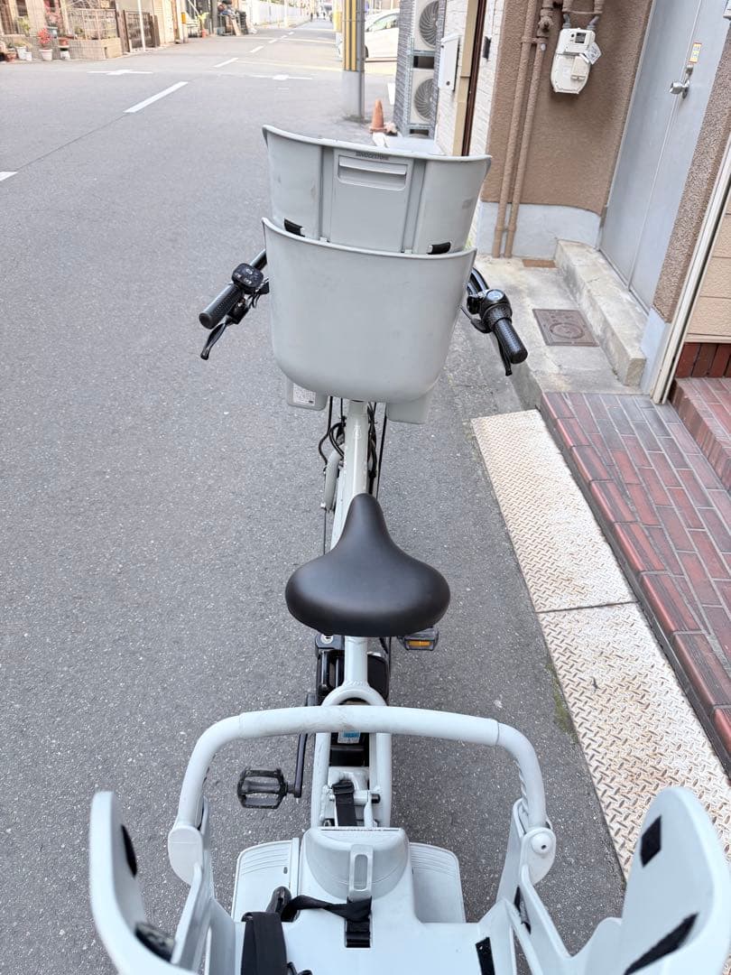 子供乗せ　3人　ブリヂストン　電動アシスト自転車 チャイルドシート付き グレー