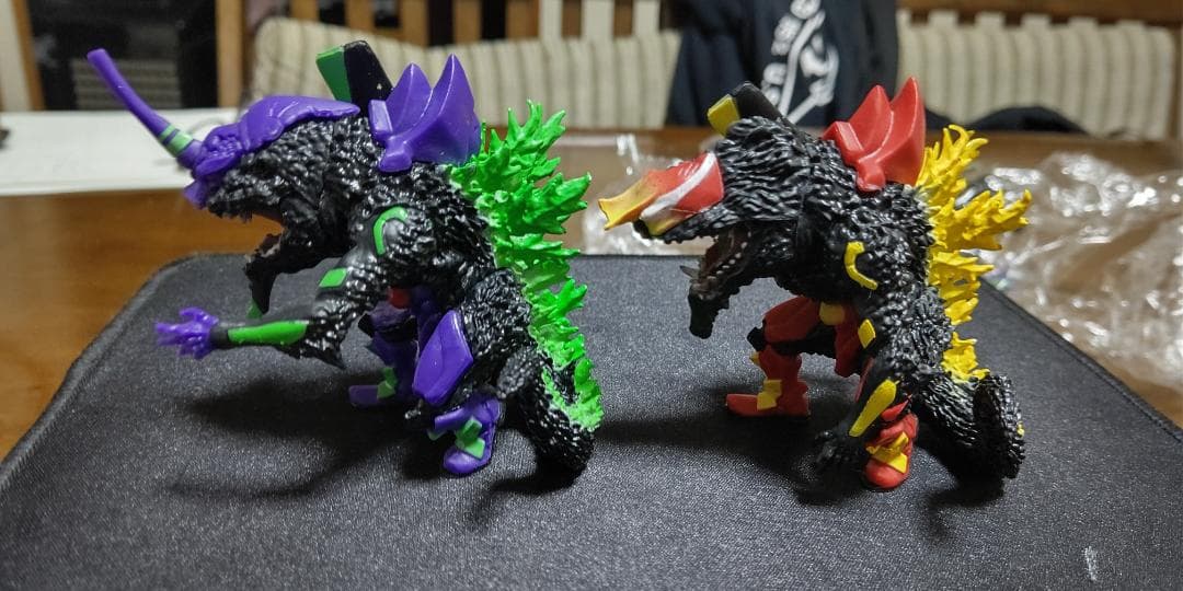 ゴジエヴァフィギュア2体