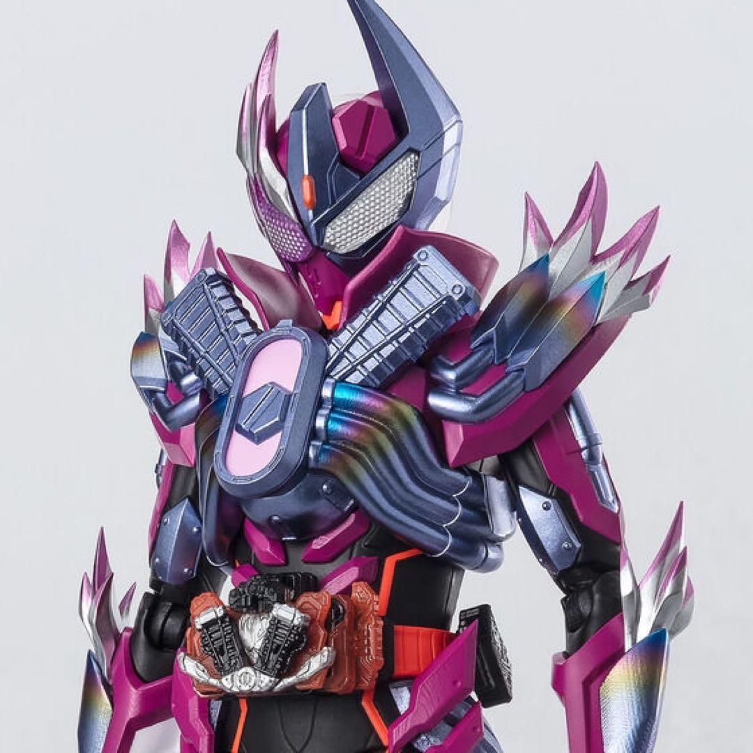 S.H.Figuarts 仮面ライダーヴァルバラド　仮面ライダーガッチャード