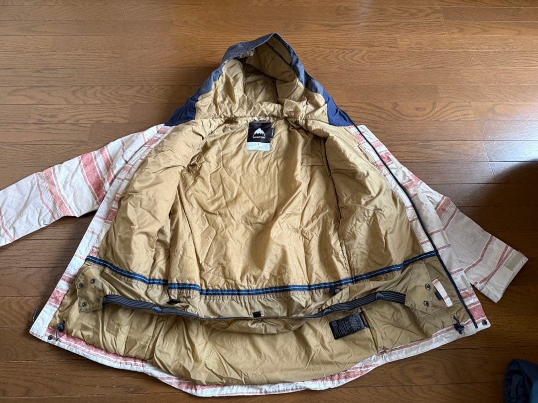 BURTONストライプデザイン スノーボードジャケット